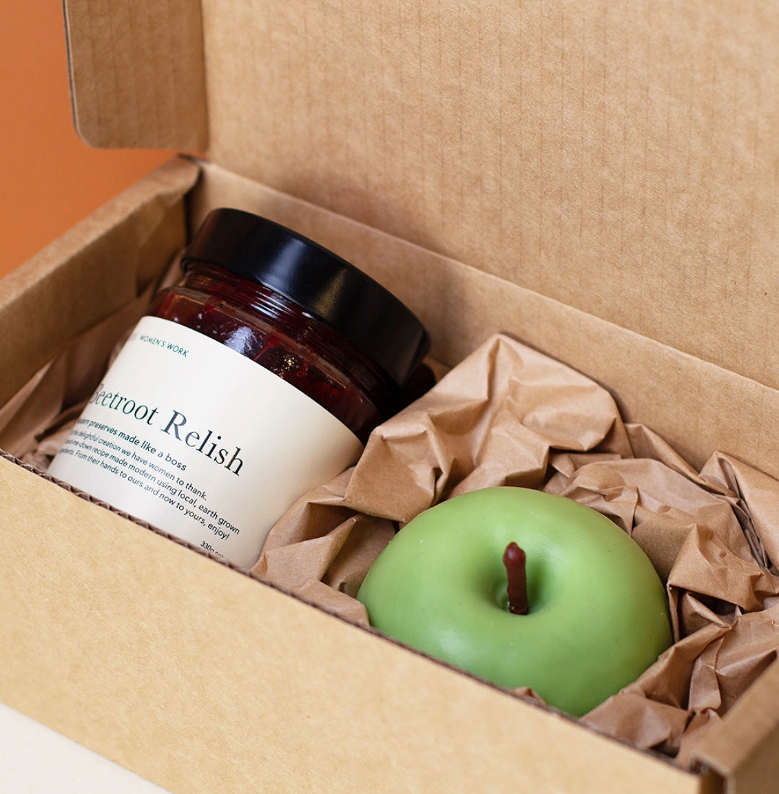 Women's Work One Beetroot, One Apple Large- A Relish & Candle Gift Set (330g)