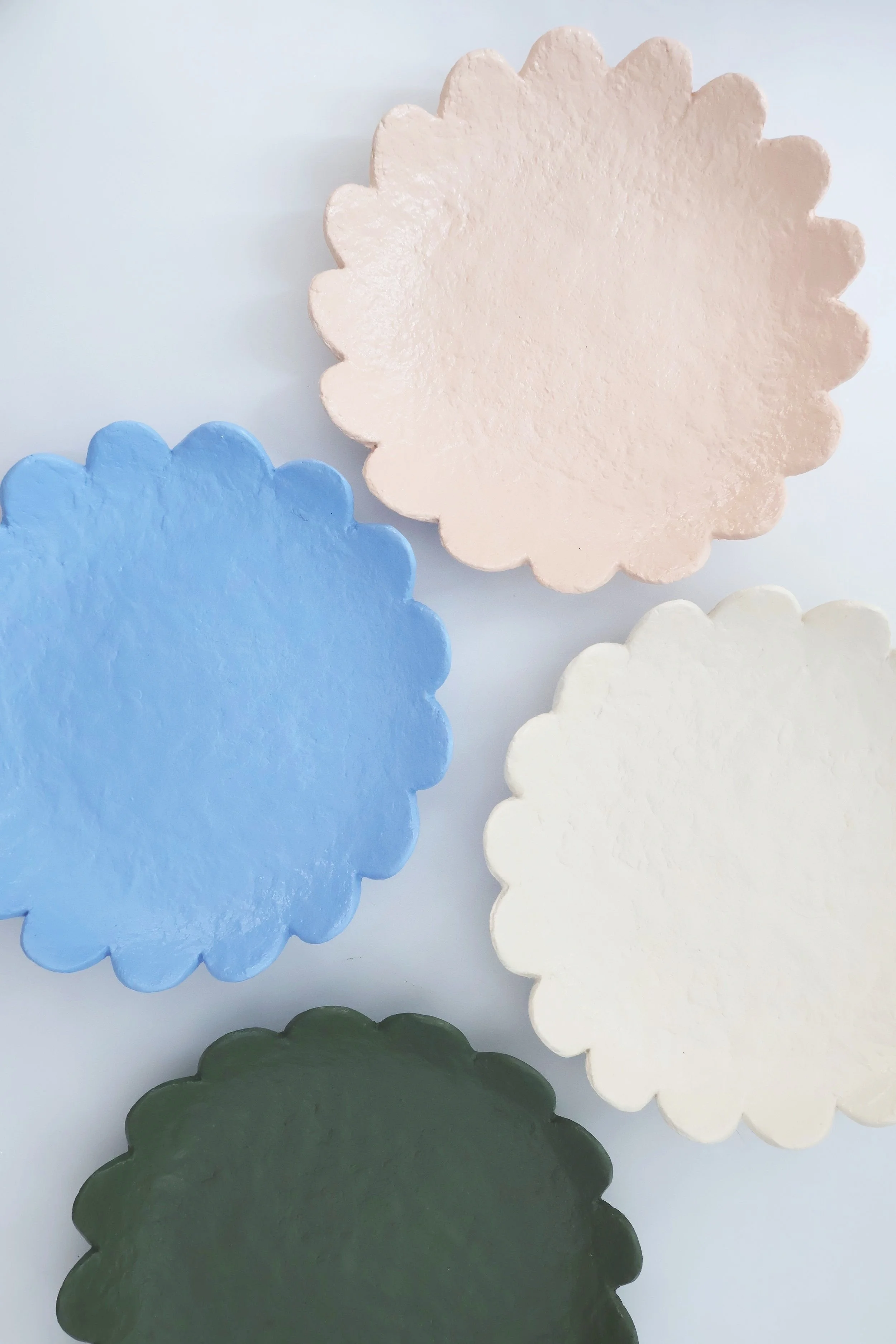 Ode to Elma Scalloped Large Dish -Oatmeal