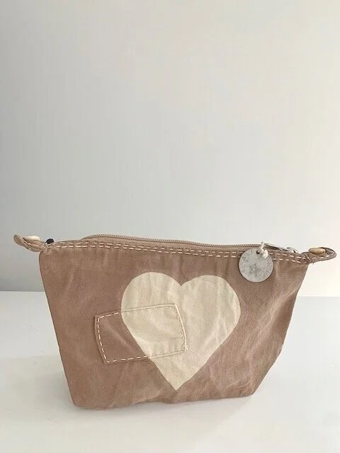 Ali Lamu Large Dusky Lilac Natural Heart Clutch     