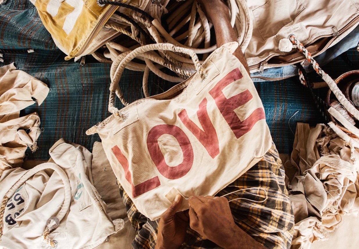 Ali Lamu Small Candy Oasis Sand Star Clutch