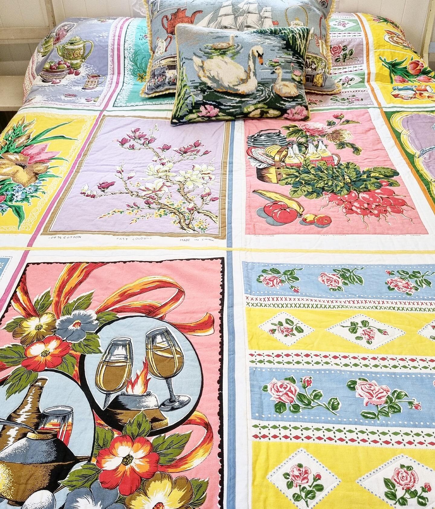Inside the whimsical farmhouse of designer Kitty Deane in the Northern Rivers area of NSW.
Showcasing a variety of her superb vintage quilts created from a collection of vintage tea towels, fabrics and trims. Discover her quilt collection online at E