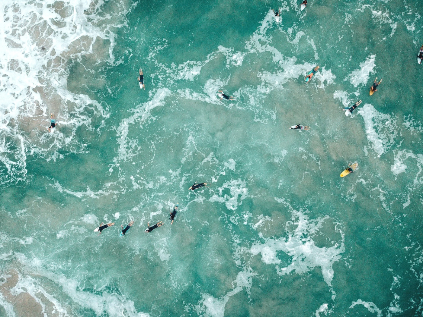 Relaxed holiday atmosphere at Kirra Point with surfers and families
