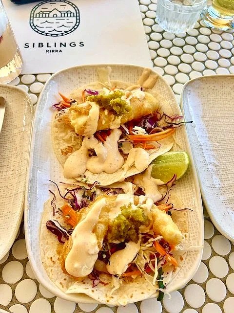 Relaxed holiday atmosphere at Kirra Point with surfers and families