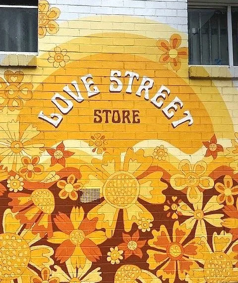 Relaxed holiday atmosphere at Kirra Point with surfers and families