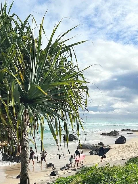 Relaxed holiday atmosphere at Kirra Point with surfers and families
