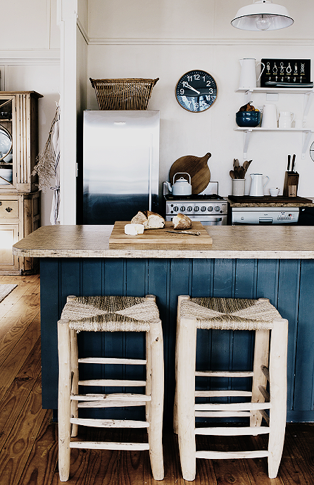 Relaxed luxury interiors on Satellite Island blending comfort and wilderness