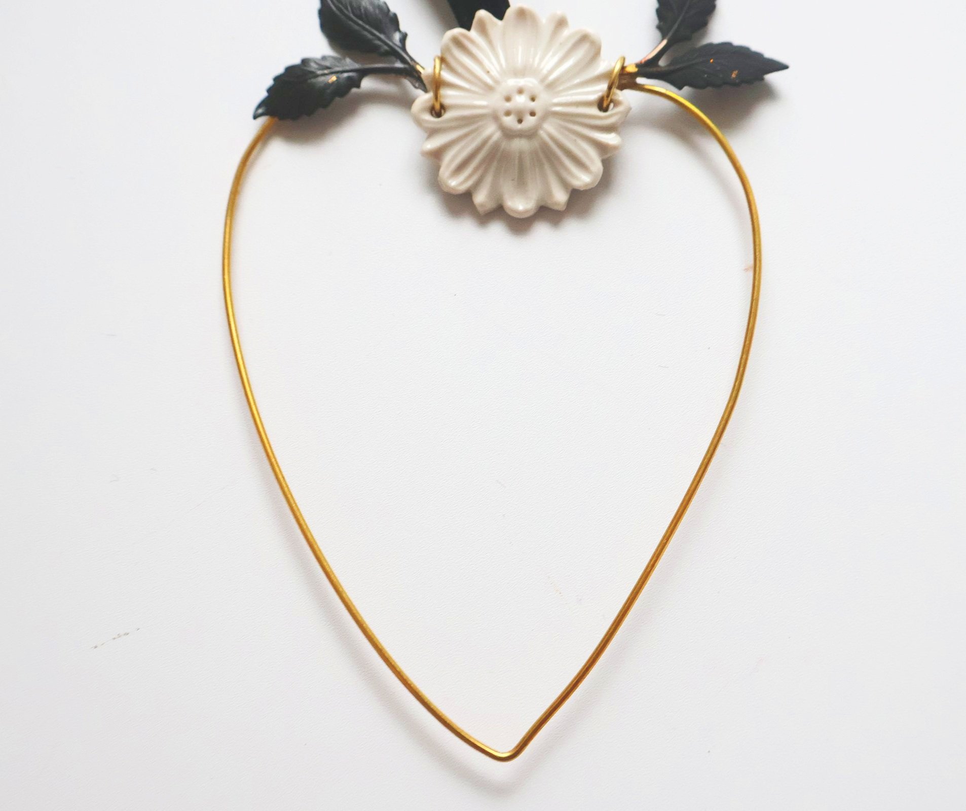 Nikki Witt Xmas Brass & Ceramic Floral Heart Large Decoration