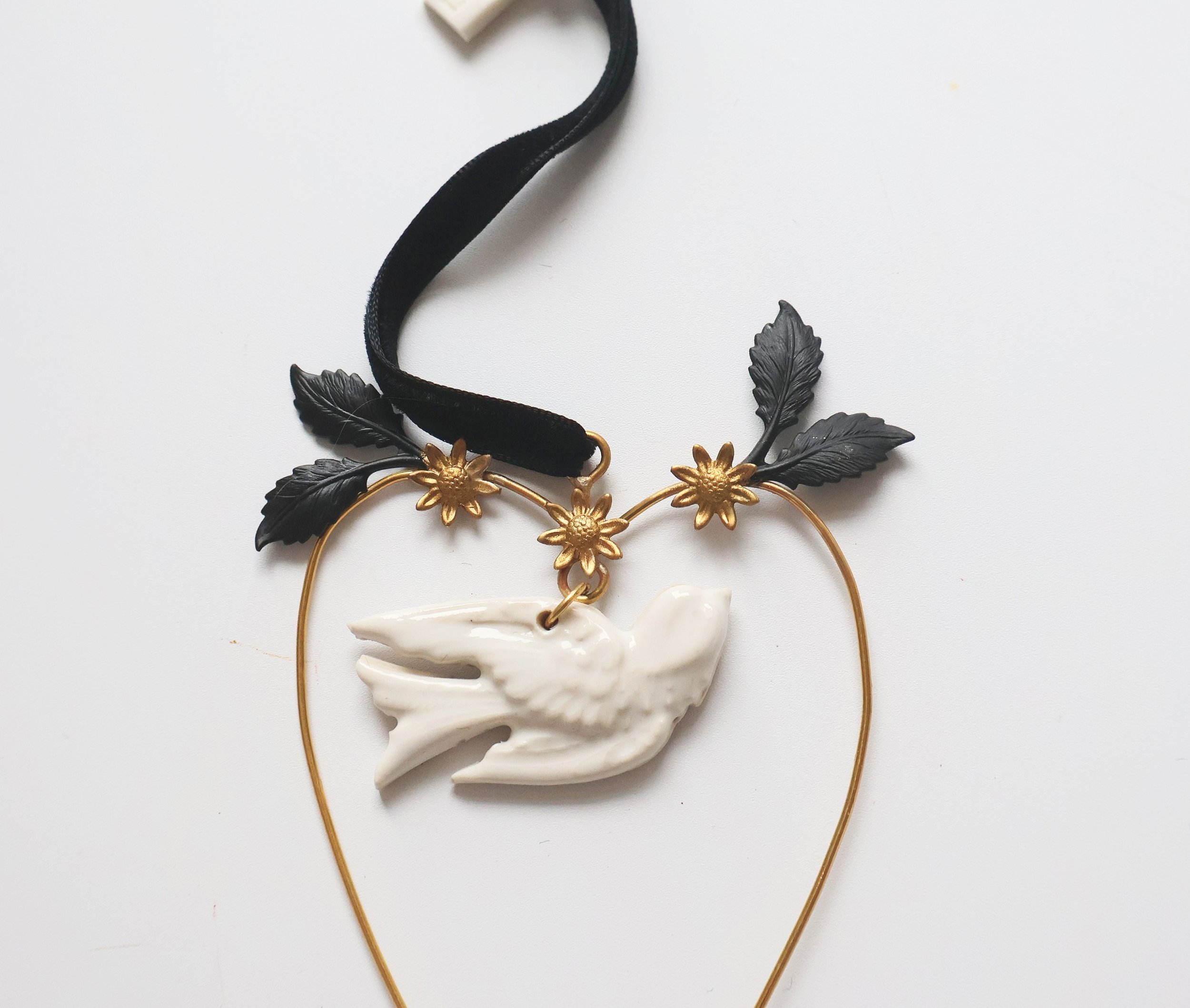 Nikki Witt Xmas Brass & Ceramic Bird in the Forest Large Decoration