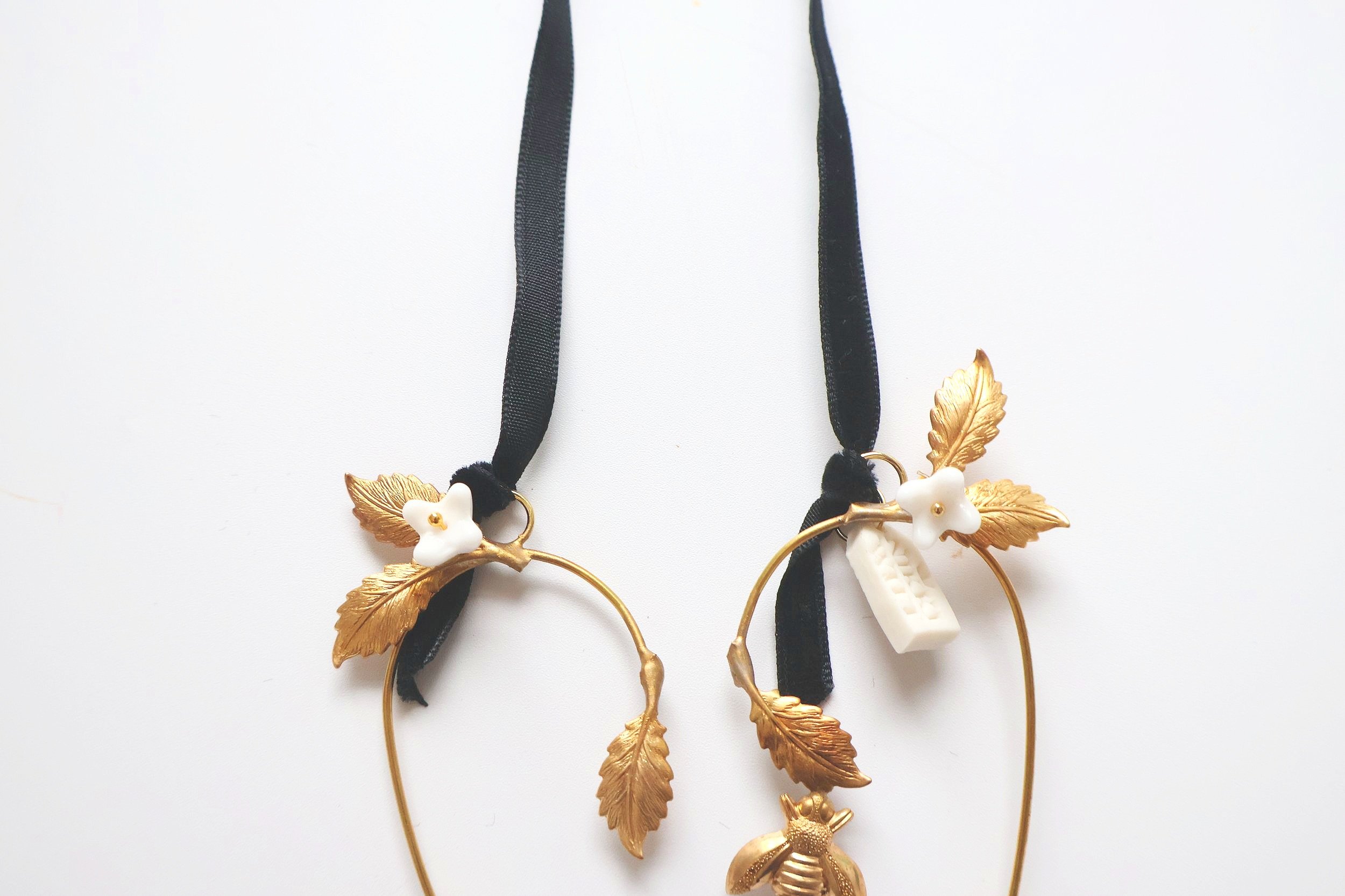 Nikki Witt Xmas Brass & Ceramic Heart Bees in the Ivy Large Decoration