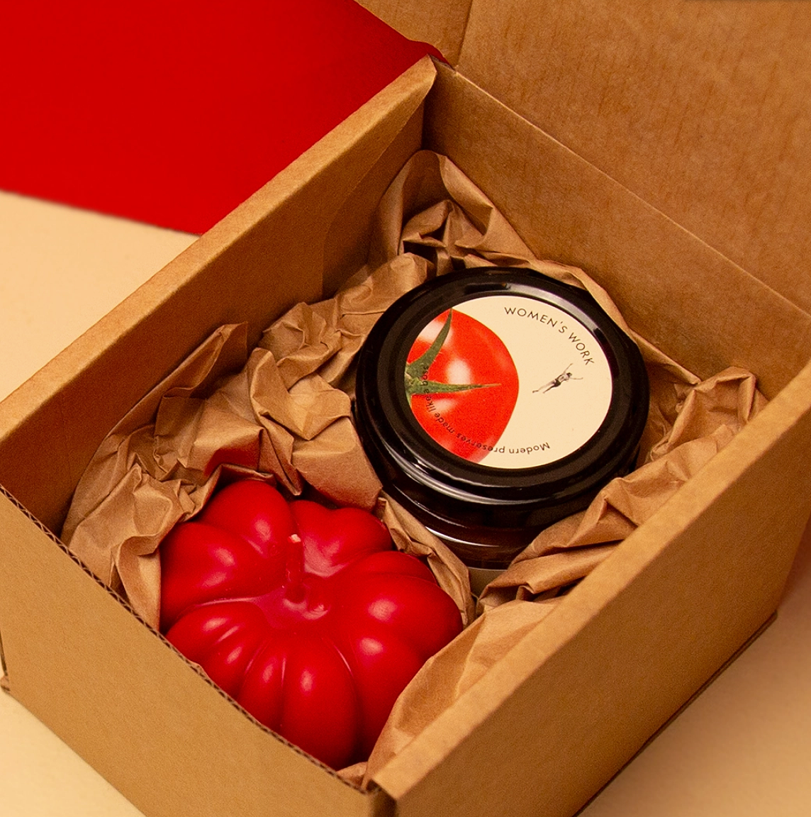 Women's Work Two Red Tomatoes - A Relish & Candle Gift Set (115g)