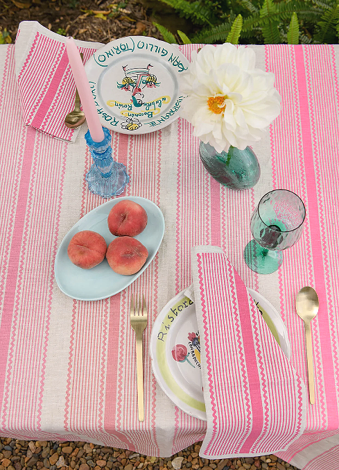Aqua door Designs Pink Tuxedo Stripe Linen Tablecloth