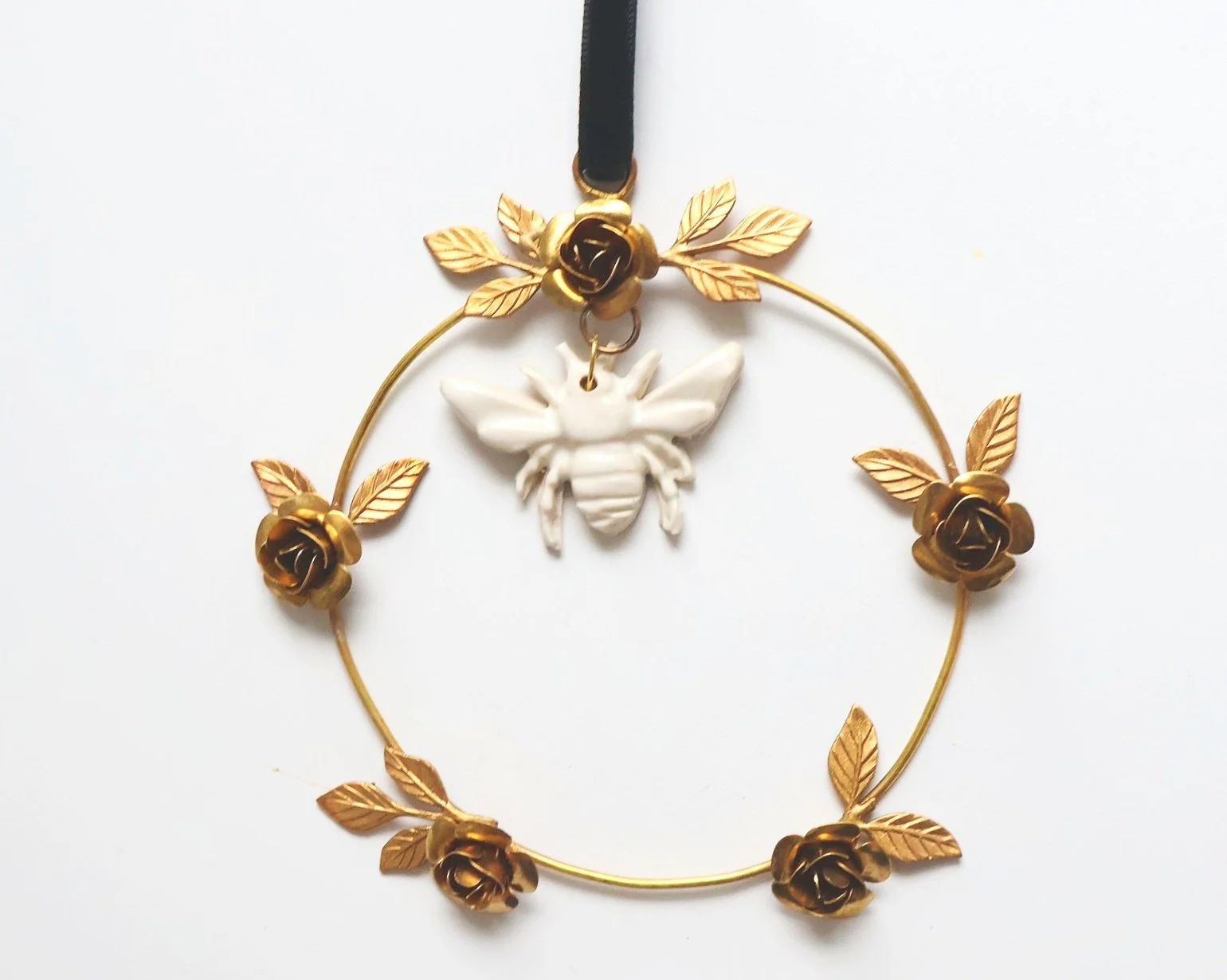 Nikki Witt Xmas Brass & Ceramic Bees in The Rose Garden Large Decoration