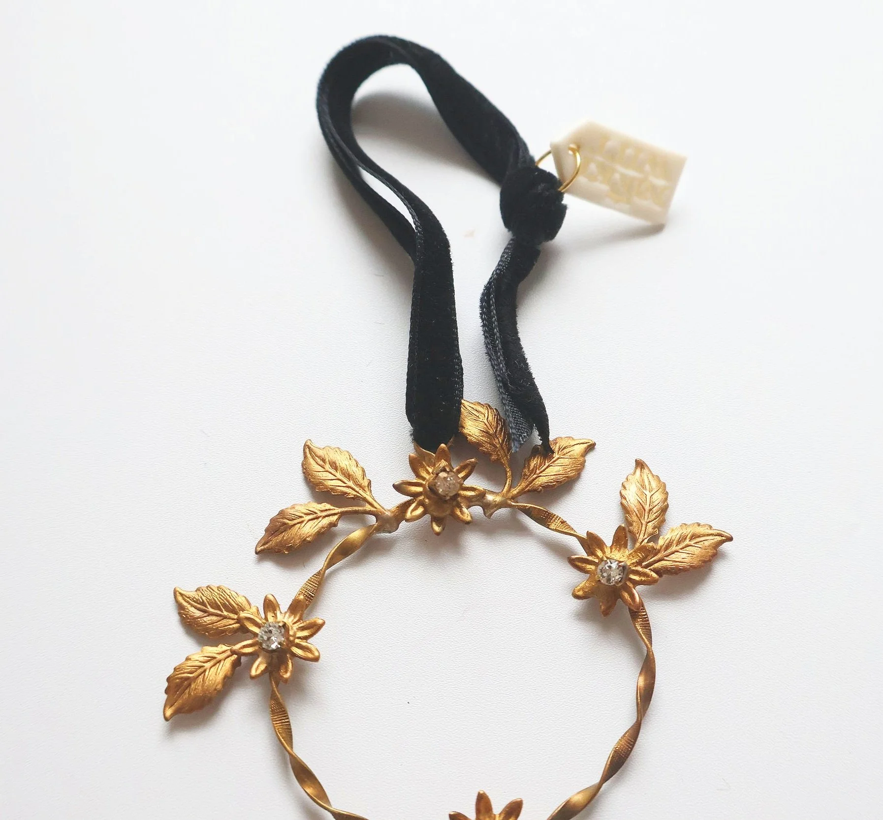 Nikki Witt Xmas Brass & Ceramic Halo Swallow Large Decoration