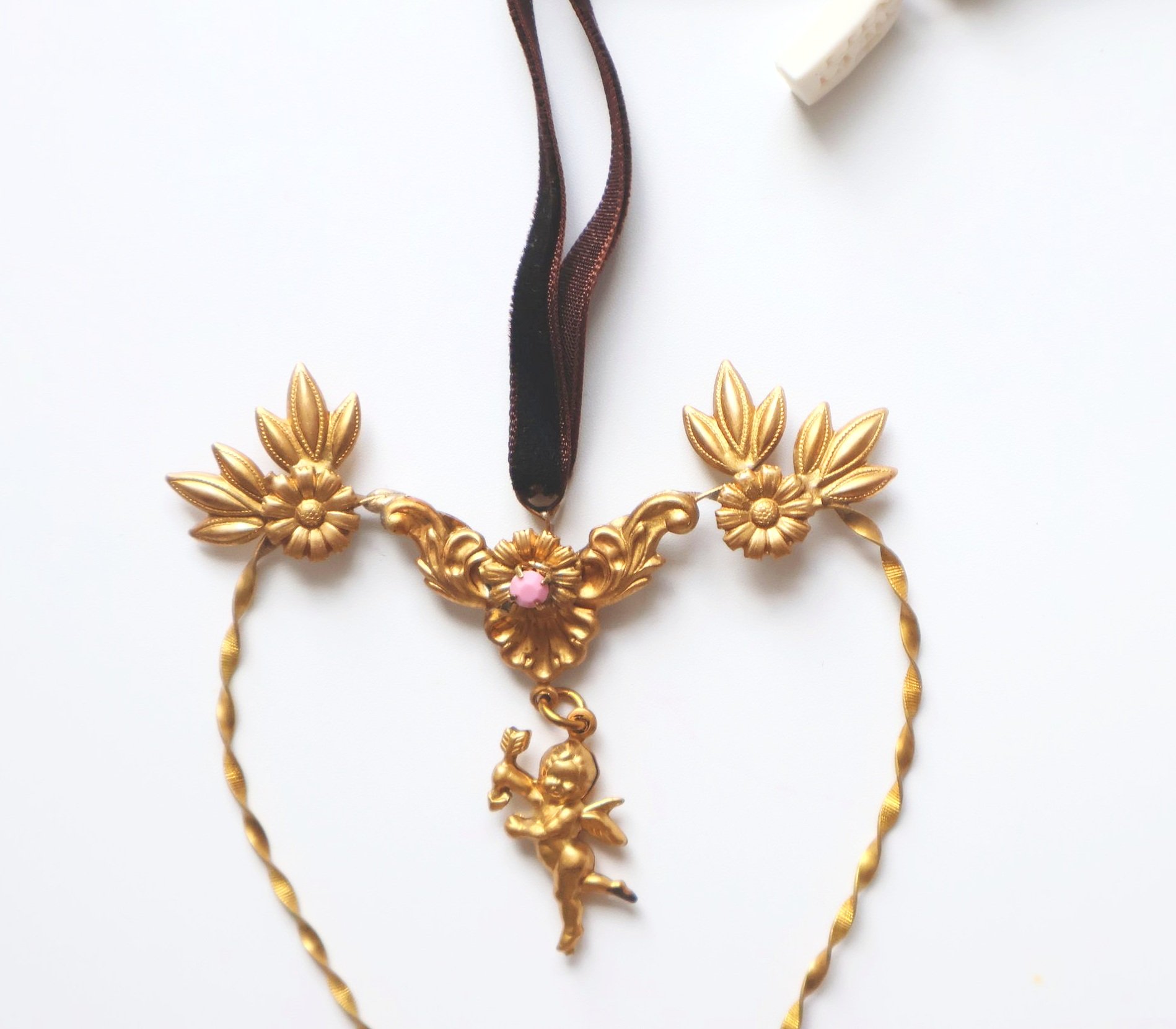 Nikki Witt Xmas Brass Cupid Heart Large Decoration