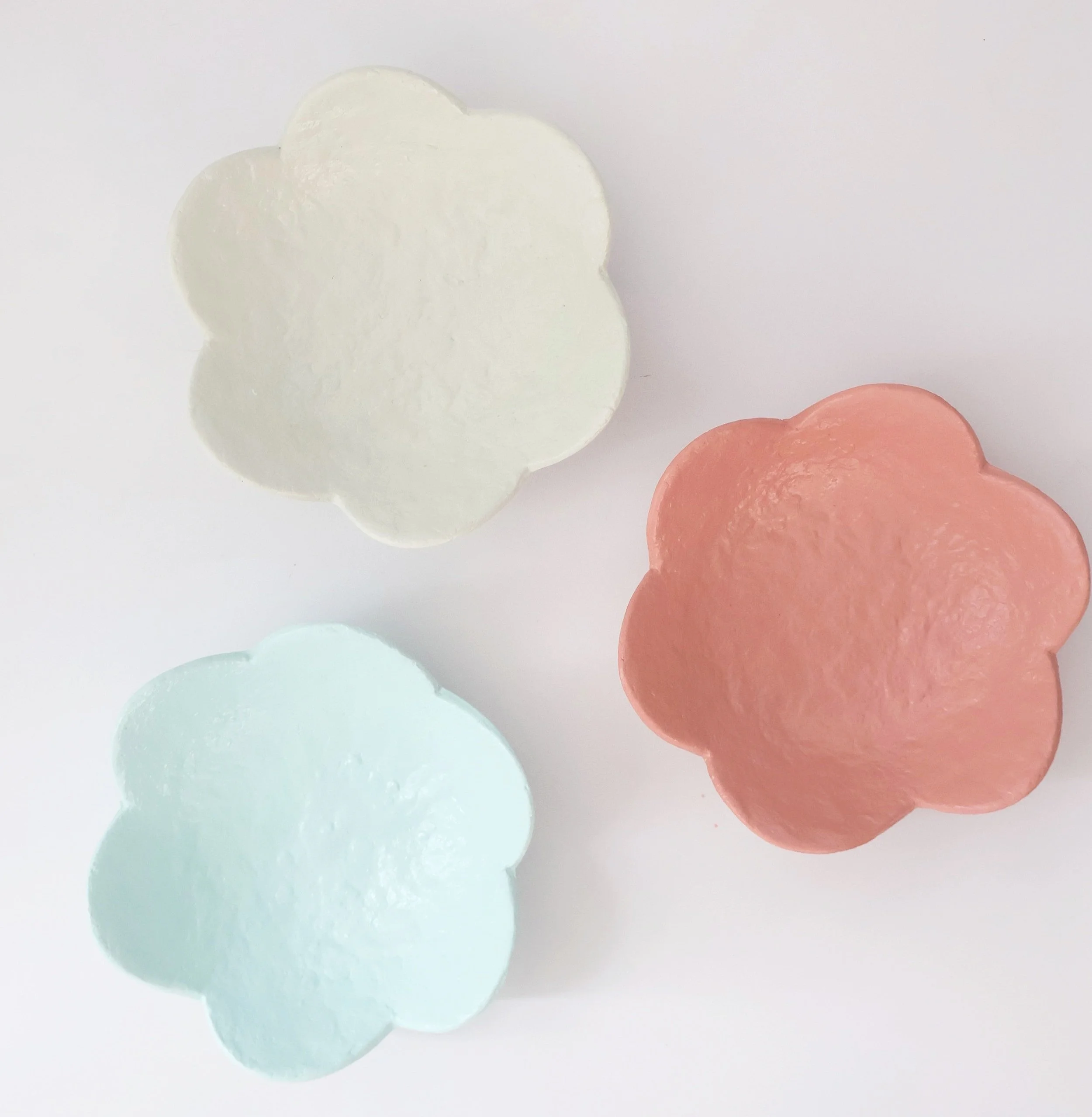 Ode to Elma Scalloped Dish -Pale Green