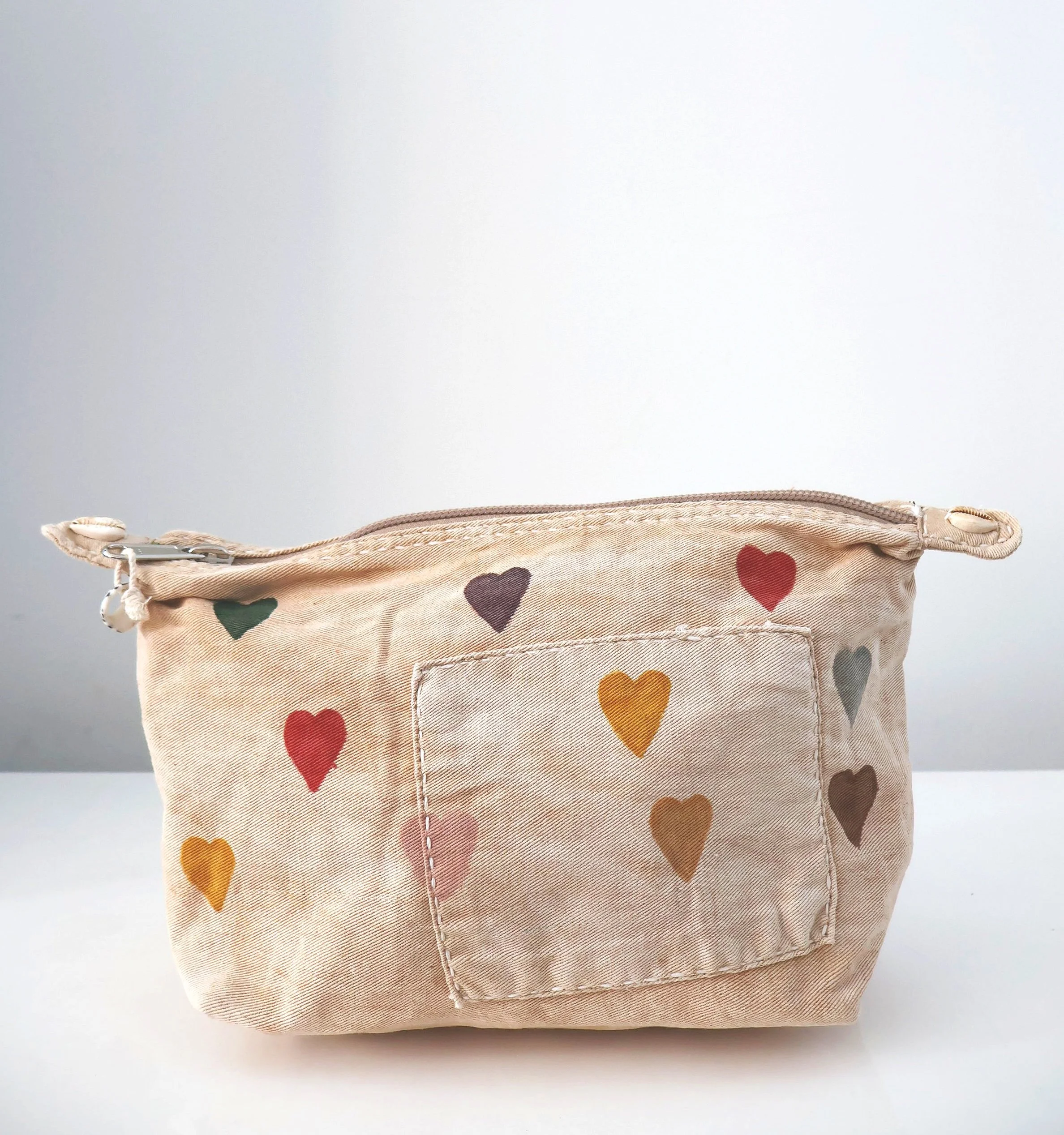 Ali Lamu Large Natural Rainbow Hearts Clutch