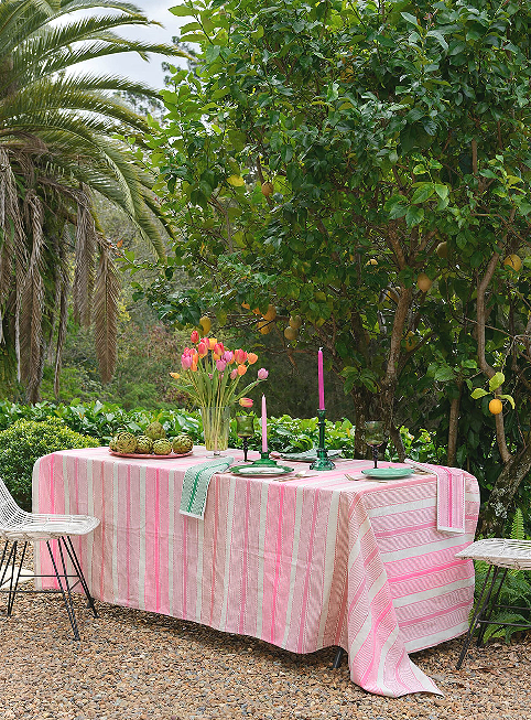 Aqua door Designs Pink Tuxedo Stripe Linen Tablecloth