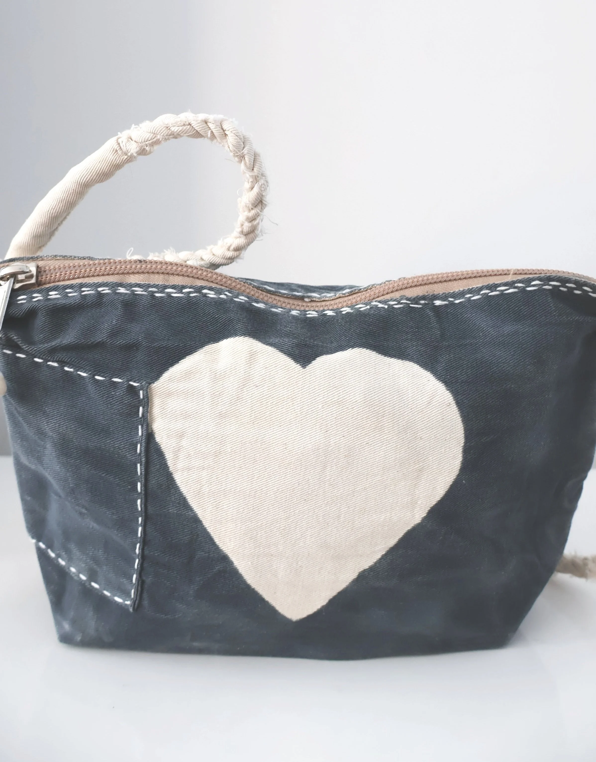 Ali Lamu Large Midnight Blue Natural Heart Cross Body