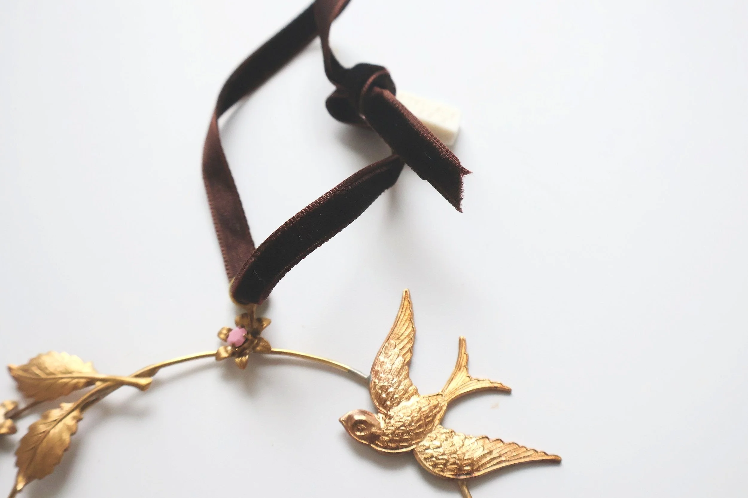 Nikki Witt Xmas Brass Bluebirds Circling the Sky Large Decoration