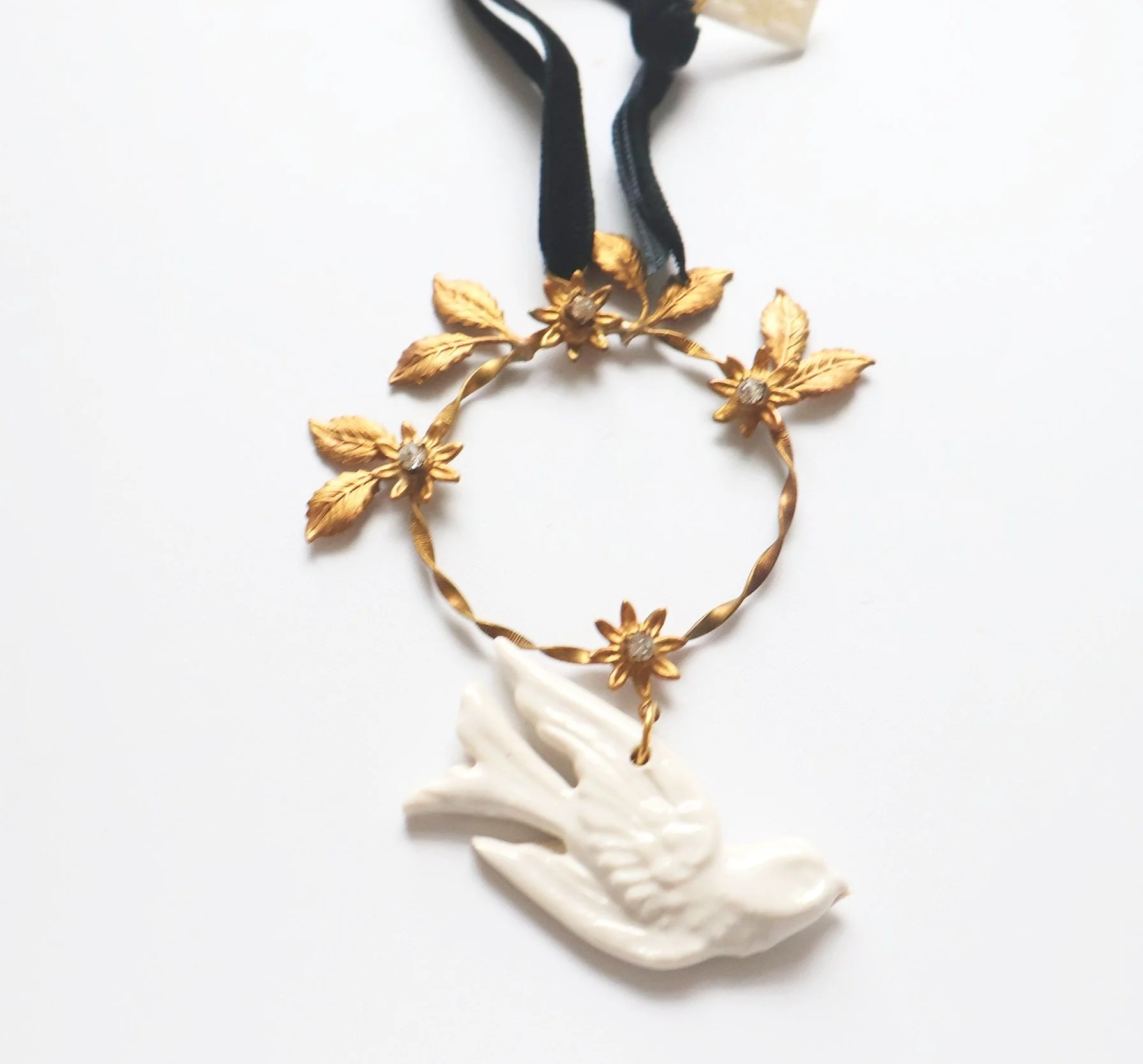 Nikki Witt Xmas Brass & Ceramic Halo Swallow Large Decoration