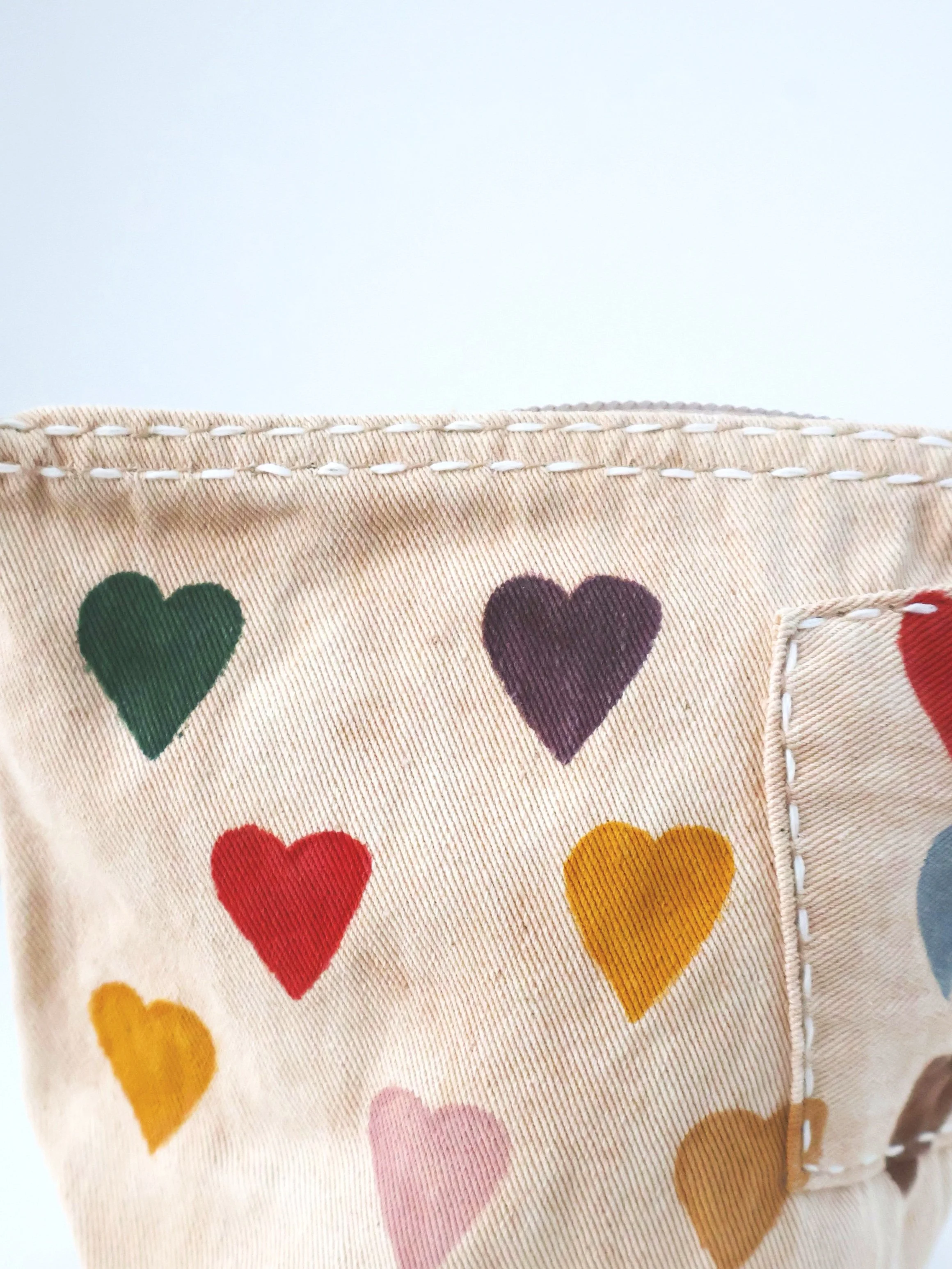 Ali Lamu Small Natural Rainbow Hearts Clutch