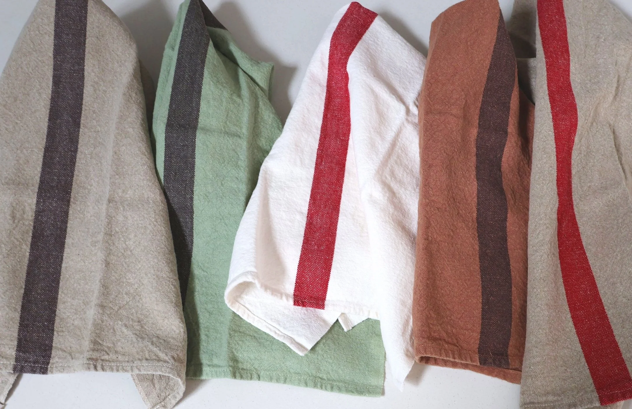 Charvet Éditions Dou Dou Tea Towel- White/Red — ESPLORA