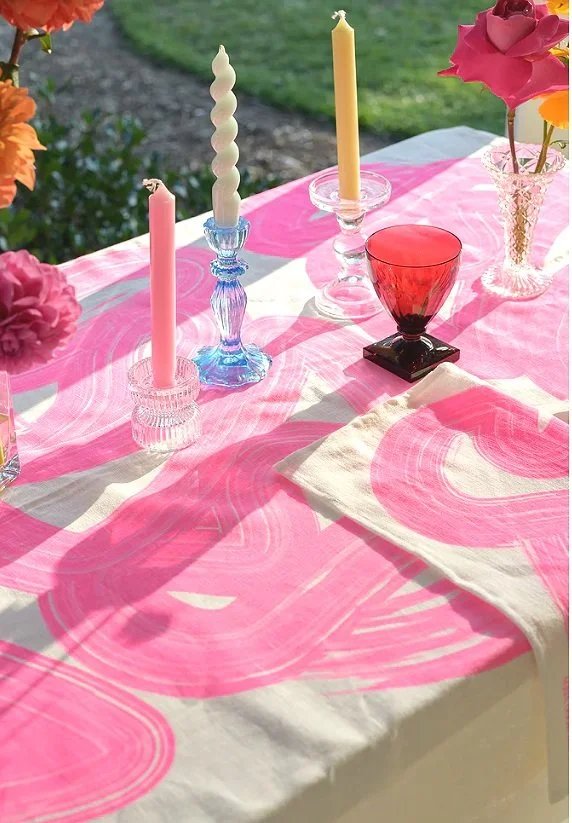 Aqua door Designs Highlighter Pink Graffiti Linen Tablecloth