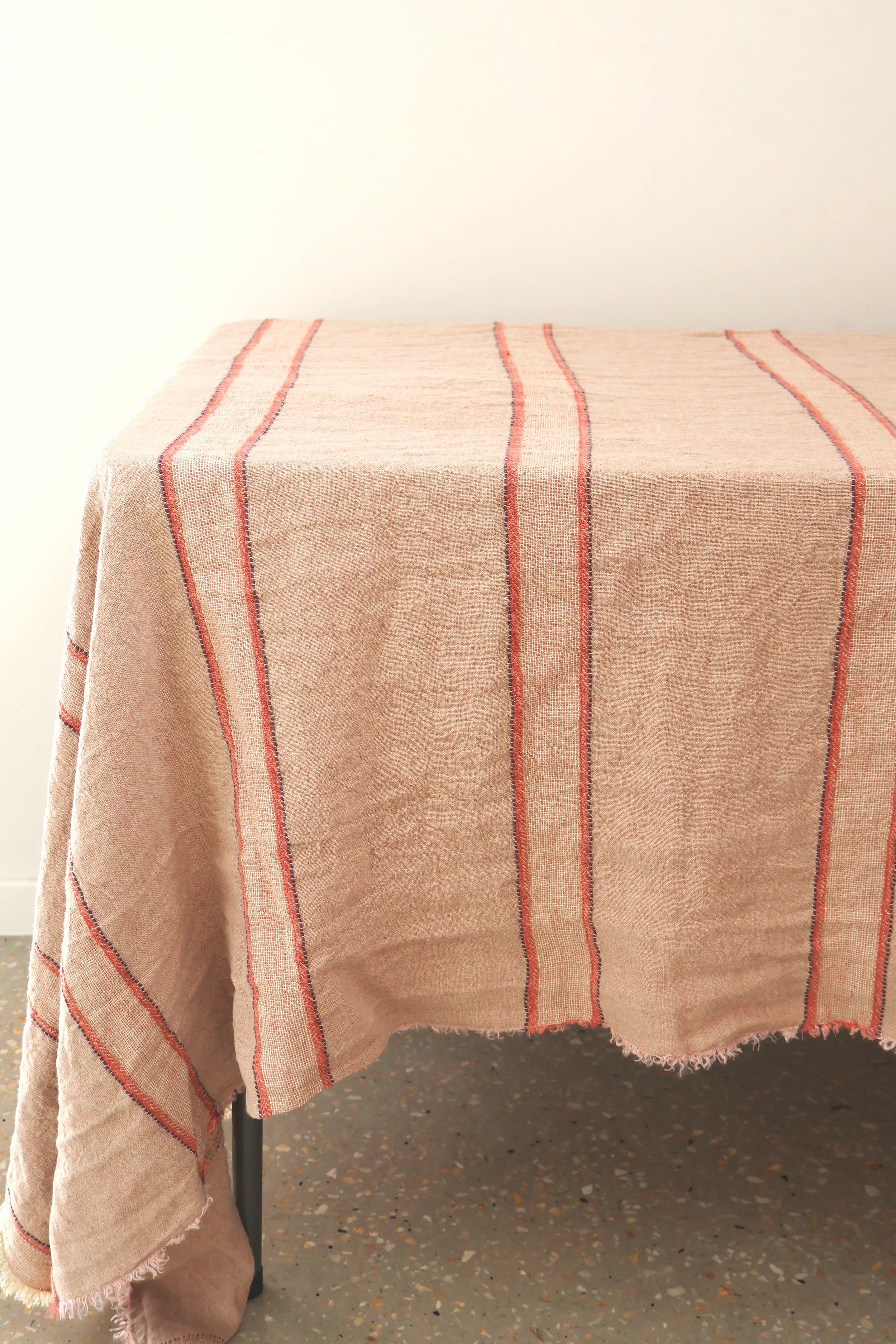 Charvet Éditions Canyon Tablecloth- Rose 150x250cm