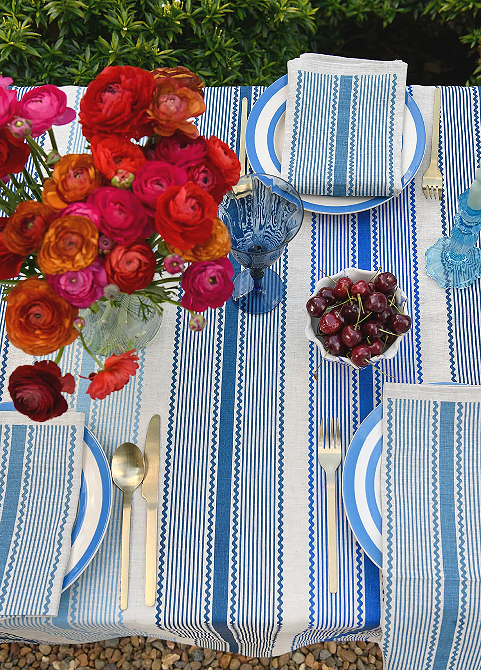 Aqua door Designs Blue Tuxedo Stripe Linen Tablecloth