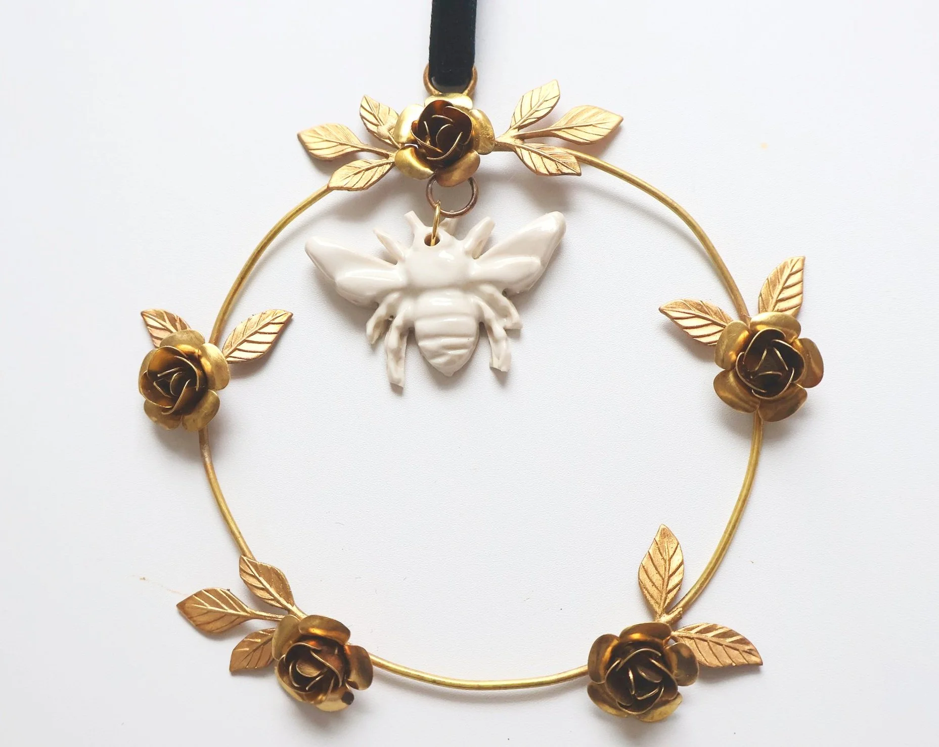 Nikki Witt Xmas Brass & Ceramic Bees in The Rose Garden Large Decoration