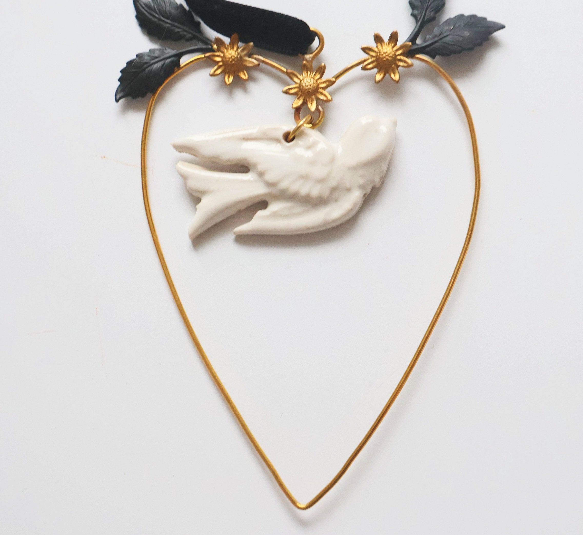 Nikki Witt Xmas Brass & Ceramic Bird in the Forest Large Decoration