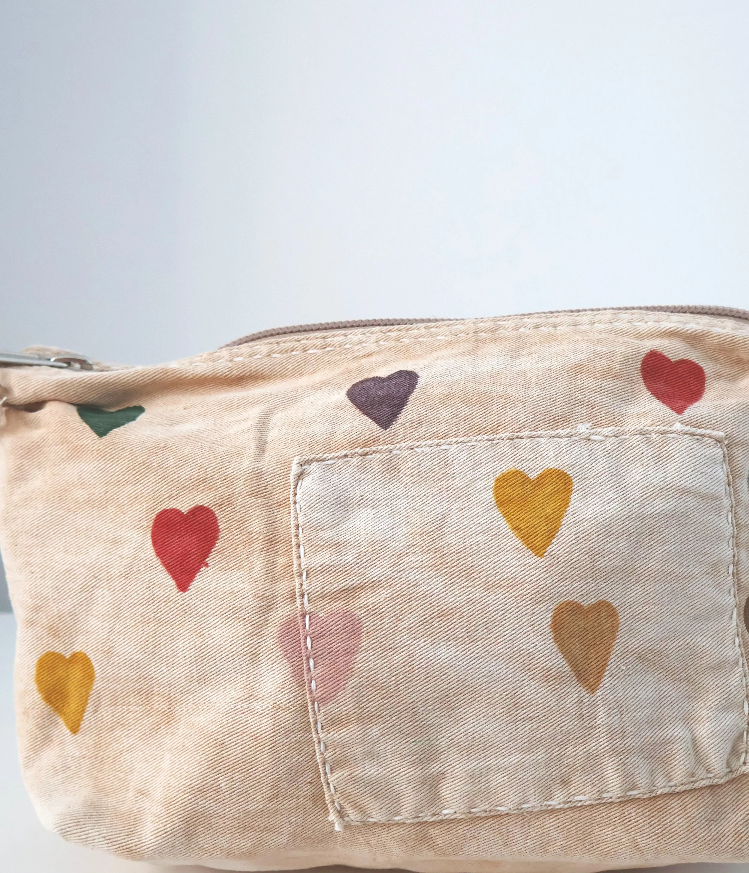 Ali Lamu Large Natural Rainbow Hearts Clutch