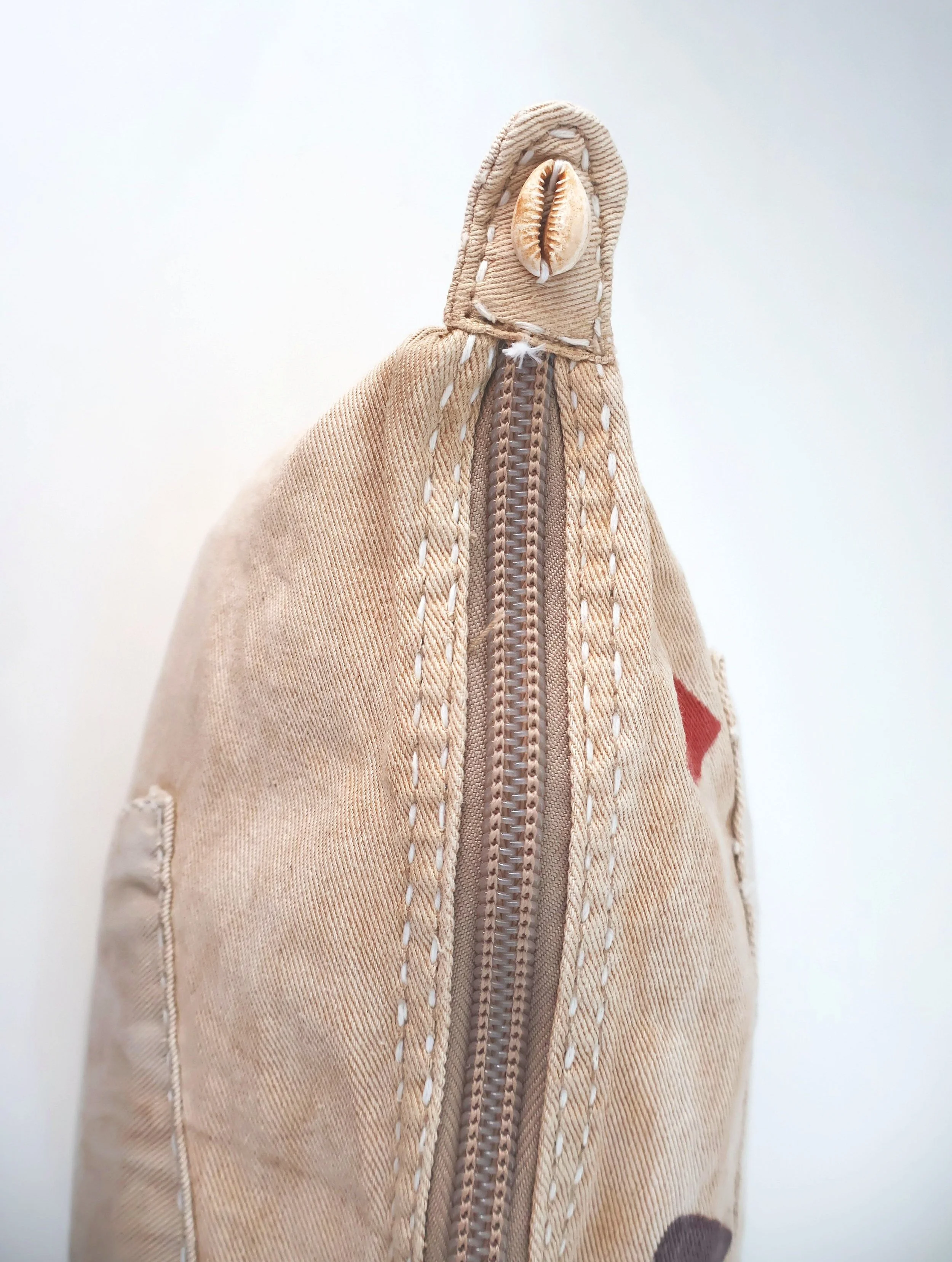 Ali Lamu Large Natural Rainbow Hearts Clutch