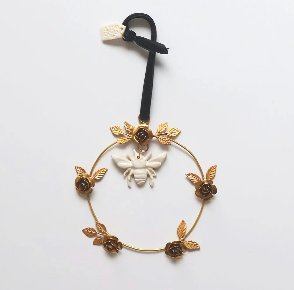 Nikki Witt Xmas Brass & Ceramic Bees in The Rose Garden Large Decoration