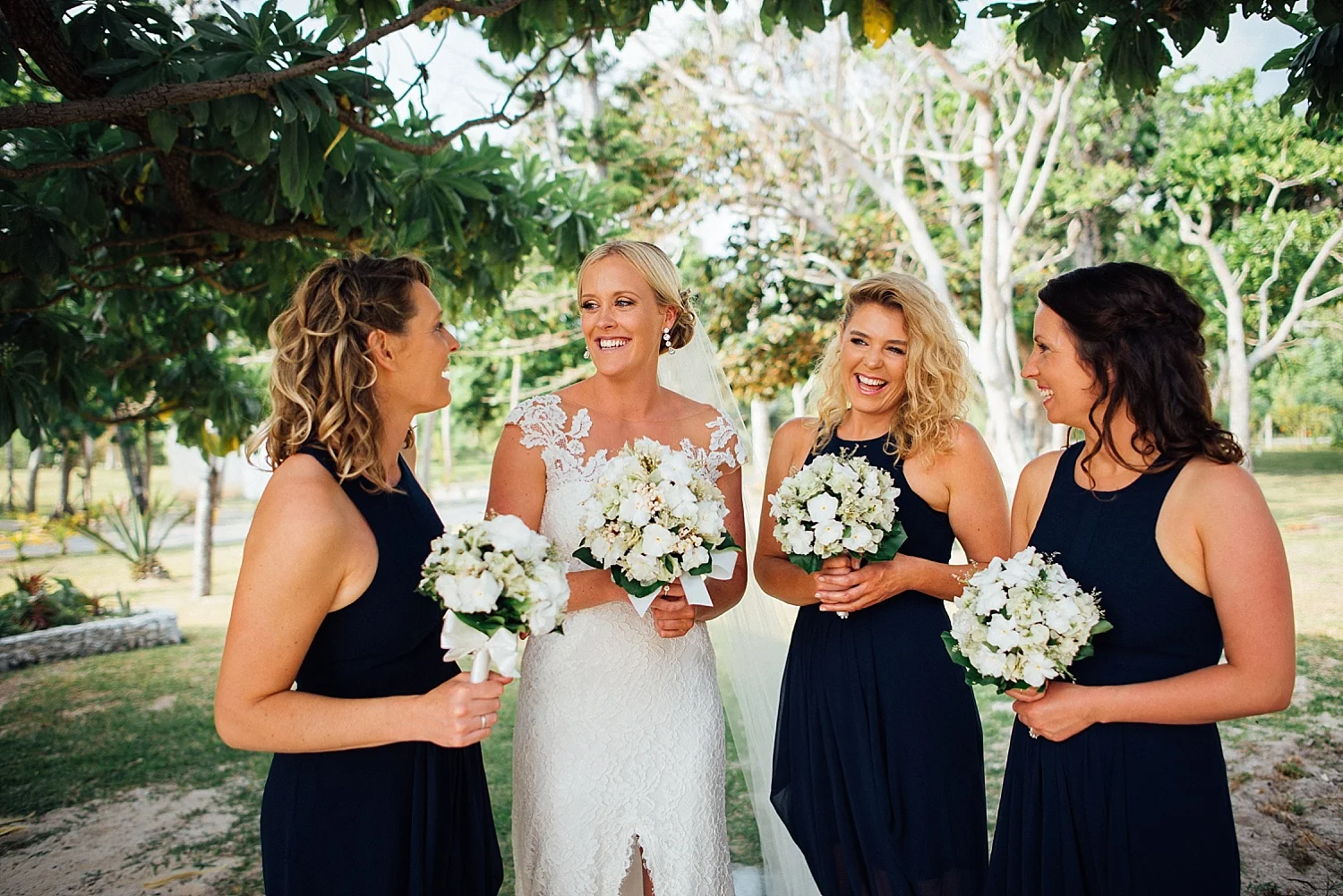 Emma-Andrew-WeddingPhotography-VillaChampagne-Evrisamting-GroovyBanana-VanuatuPhotographers_0008.jpg