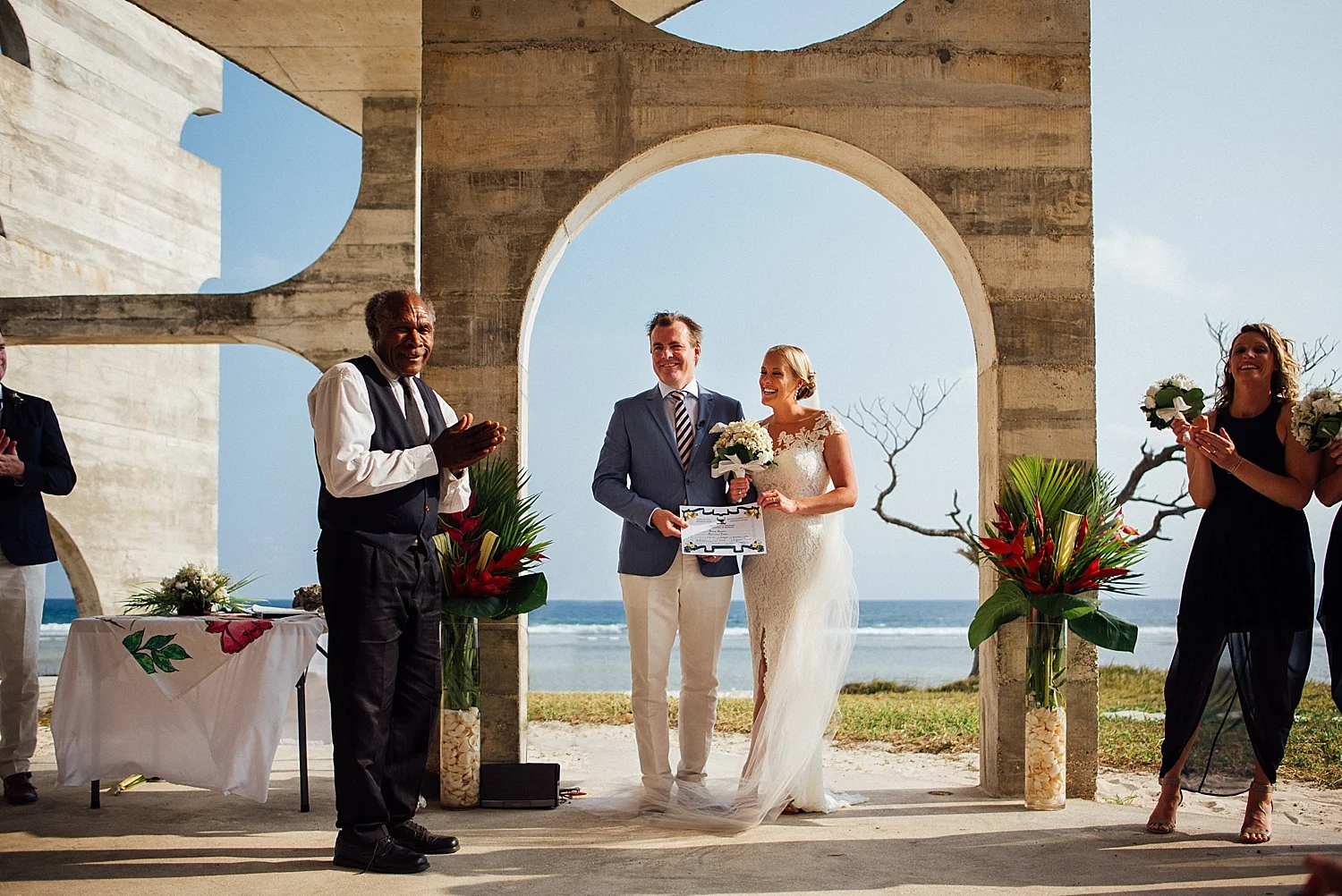 Emma-Andrew-WeddingPhotography-VillaChampagne-Evrisamting-GroovyBanana-VanuatuPhotographers_0013.jpg