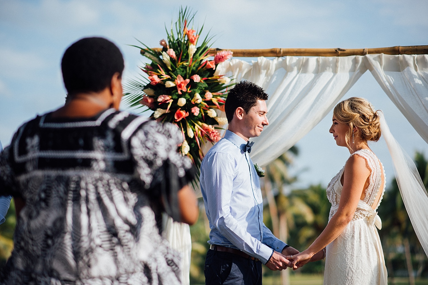 Deanna-Michael-WeddingPhotography-HolidayInnResort-GroovyBanana-VanuatuPhotographers_0009.jpg