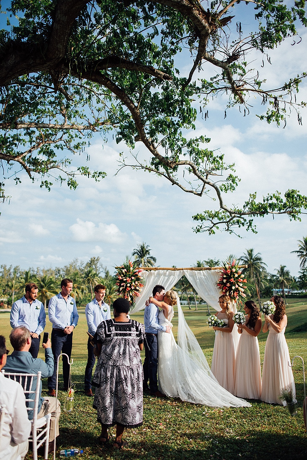 Deanna-Michael-WeddingPhotography-HolidayInnResort-GroovyBanana-VanuatuPhotographers_0011.jpg