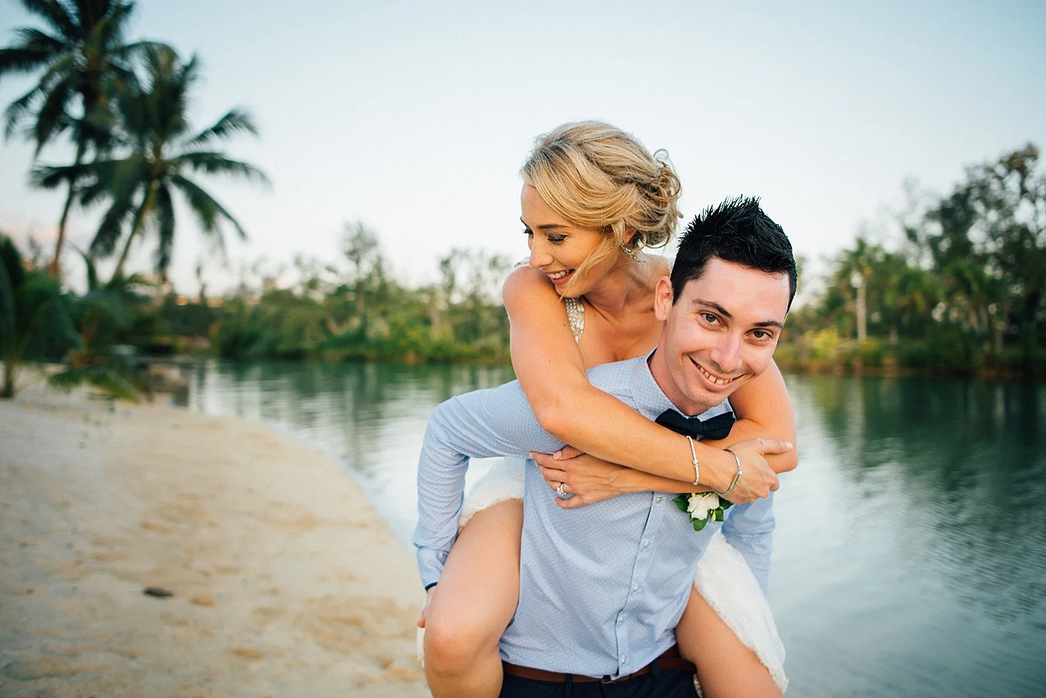 Deanna-Michael-WeddingPhotography-HolidayInnResort-GroovyBanana-VanuatuPhotographers_0022-.jpg