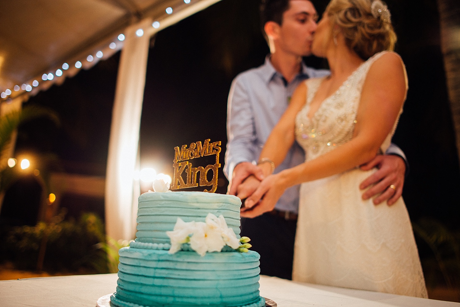 Deanna-Michael-WeddingPhotography-HolidayInnResort-GroovyBanana-VanuatuPhotographers_0025.jpg