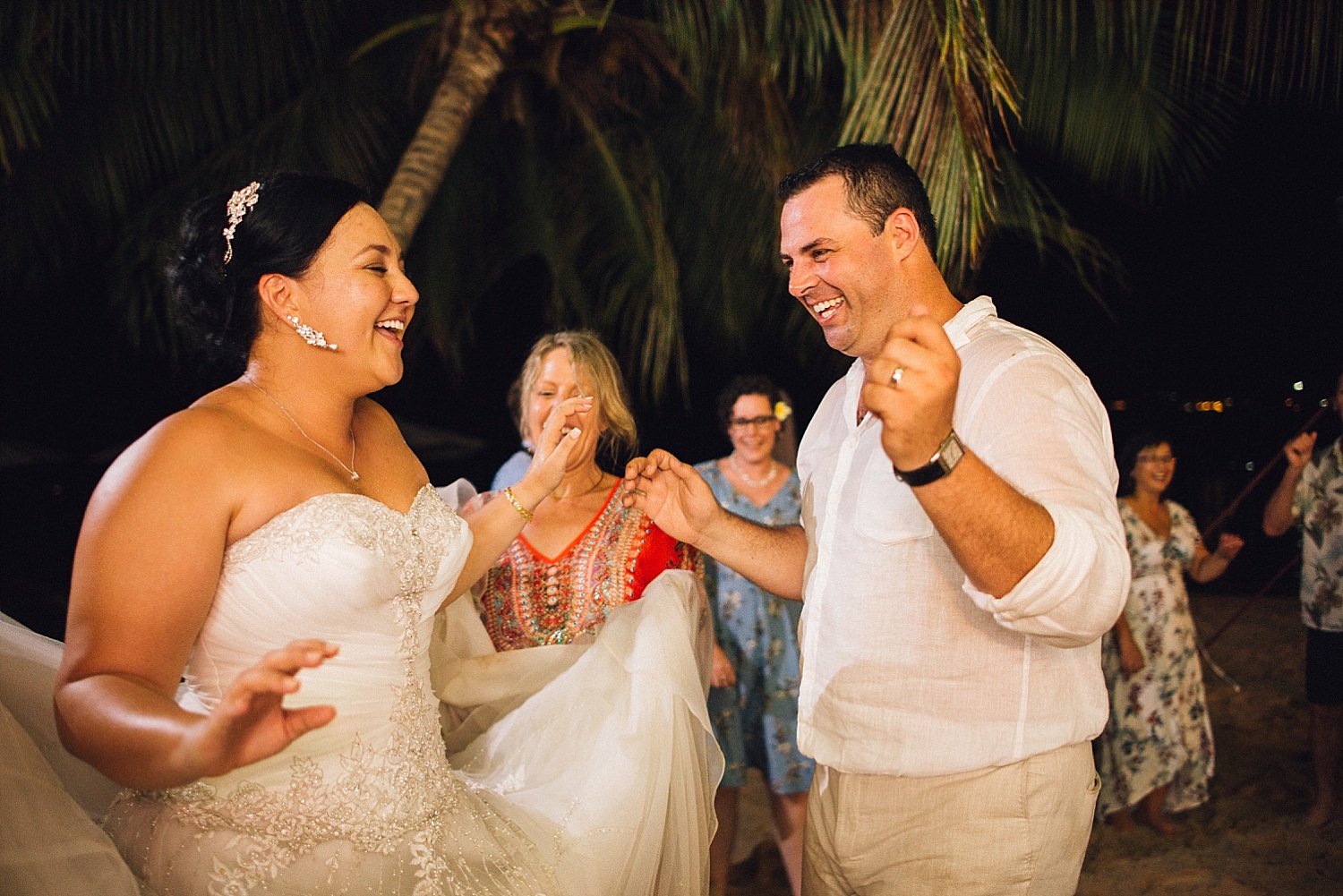 Liz-Benn-WeddingPhotography-ErakorIsland-GroovyBanana-VanuatuPhotographers_0035.jpg