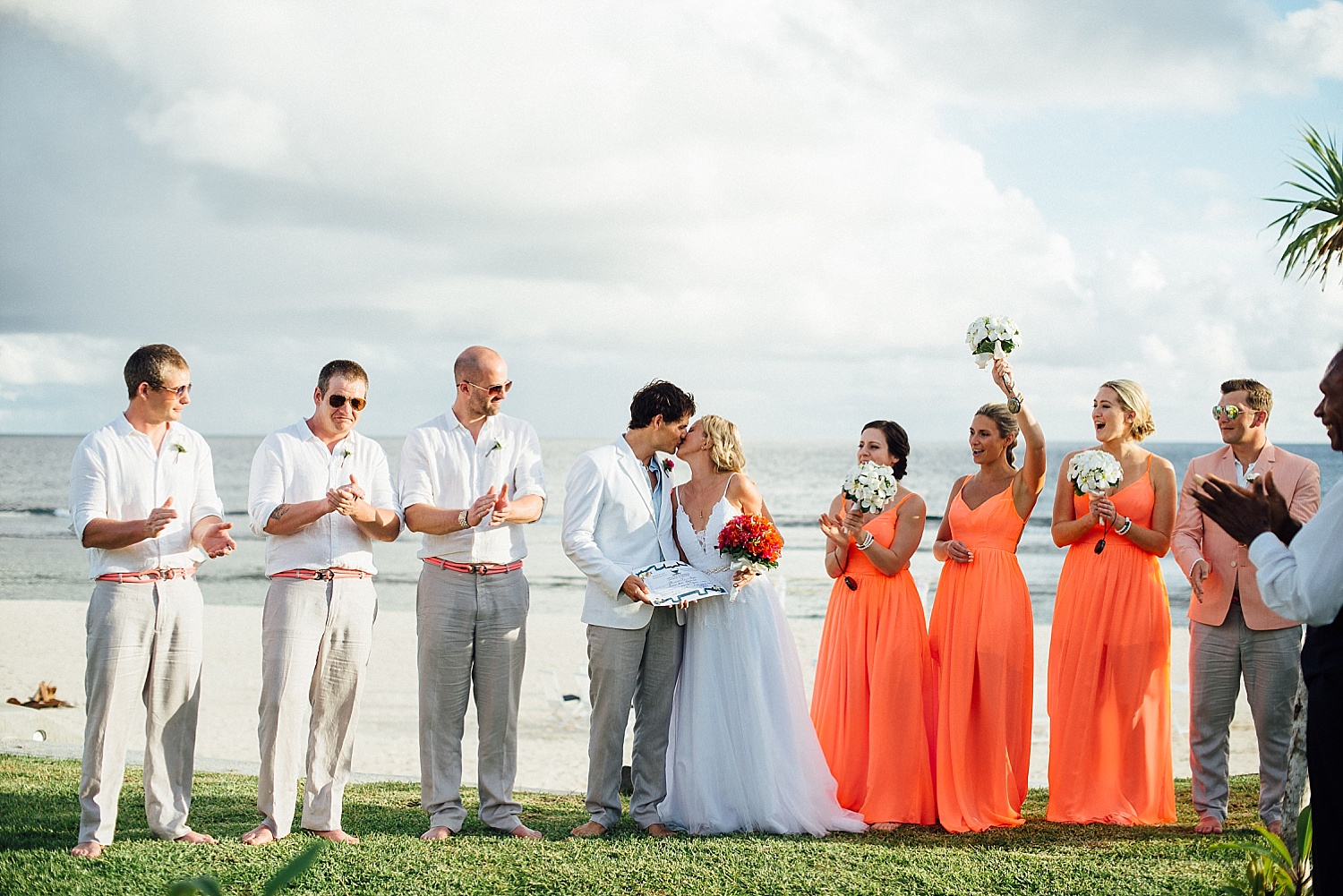 AnnaKyle-WeddingPhotography-TamanuOnTheBeach-VillaChampagne-GroovyBanana-VanuatuPhotographers_0016.jpg