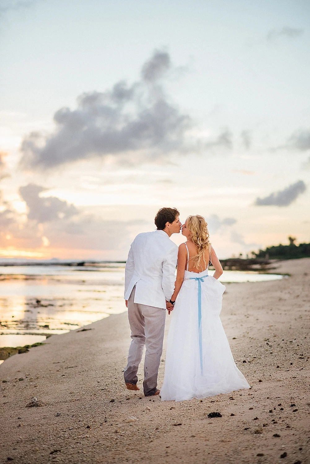 AnnaKyle-WeddingPhotography-TamanuOnTheBeach-VillaChampagne-GroovyBanana-VanuatuPhotographers_0028.jpg