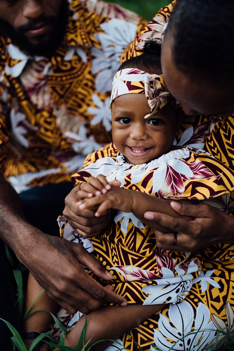 josephine-denise-patrick-family-photoshoot-vanuatu-groovy-banana_0003.jpg