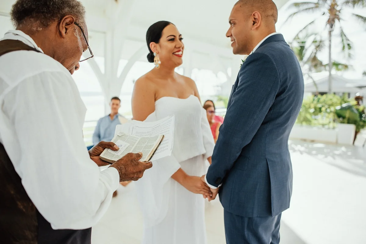 ryck-nyra-wedding-tamanu-on-the-beach-vanuatu-groovy-banana_0021.jpg