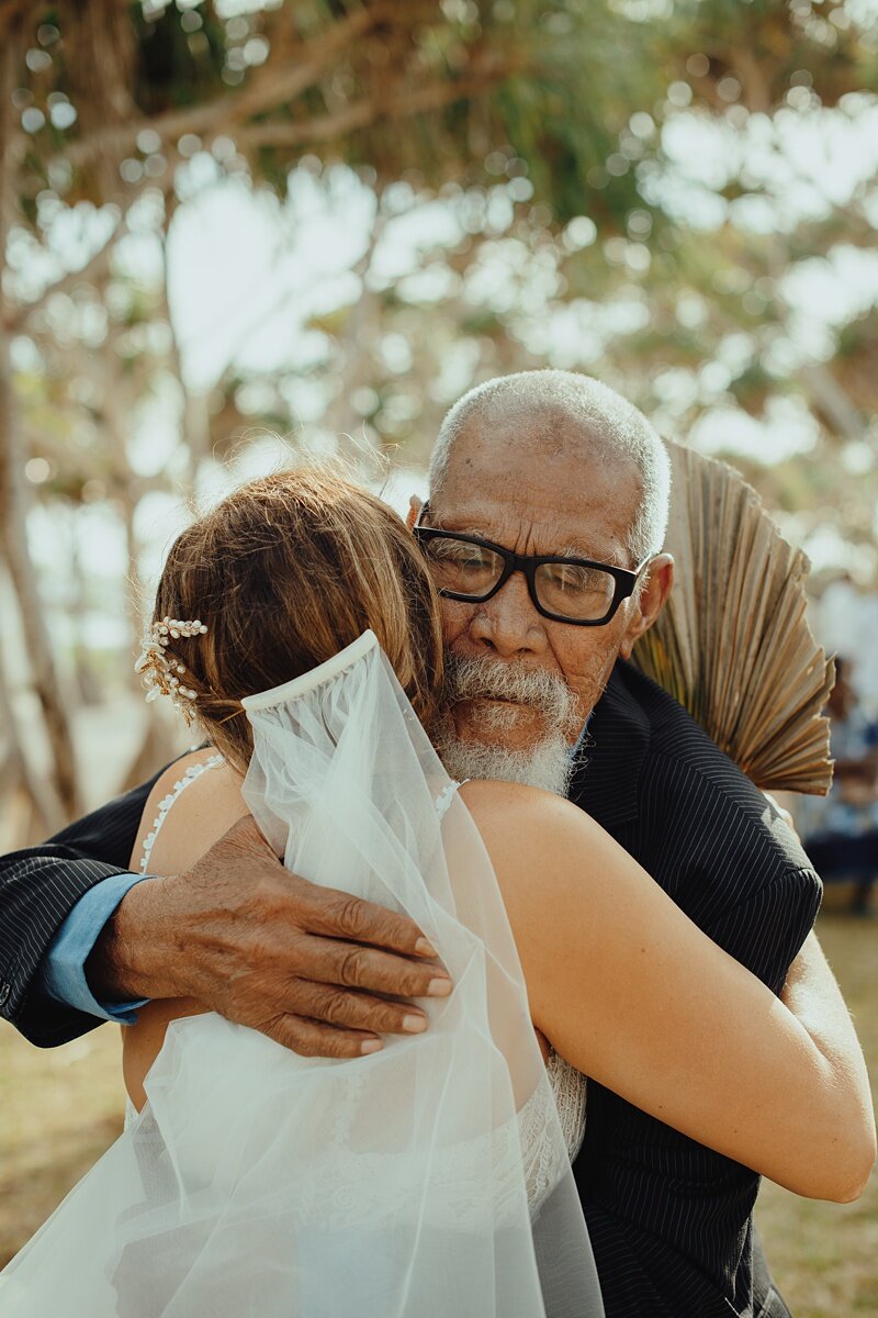 anais-tim-wedding-gudfela-ples-vanuatu-groovy-banana_0028.jpg