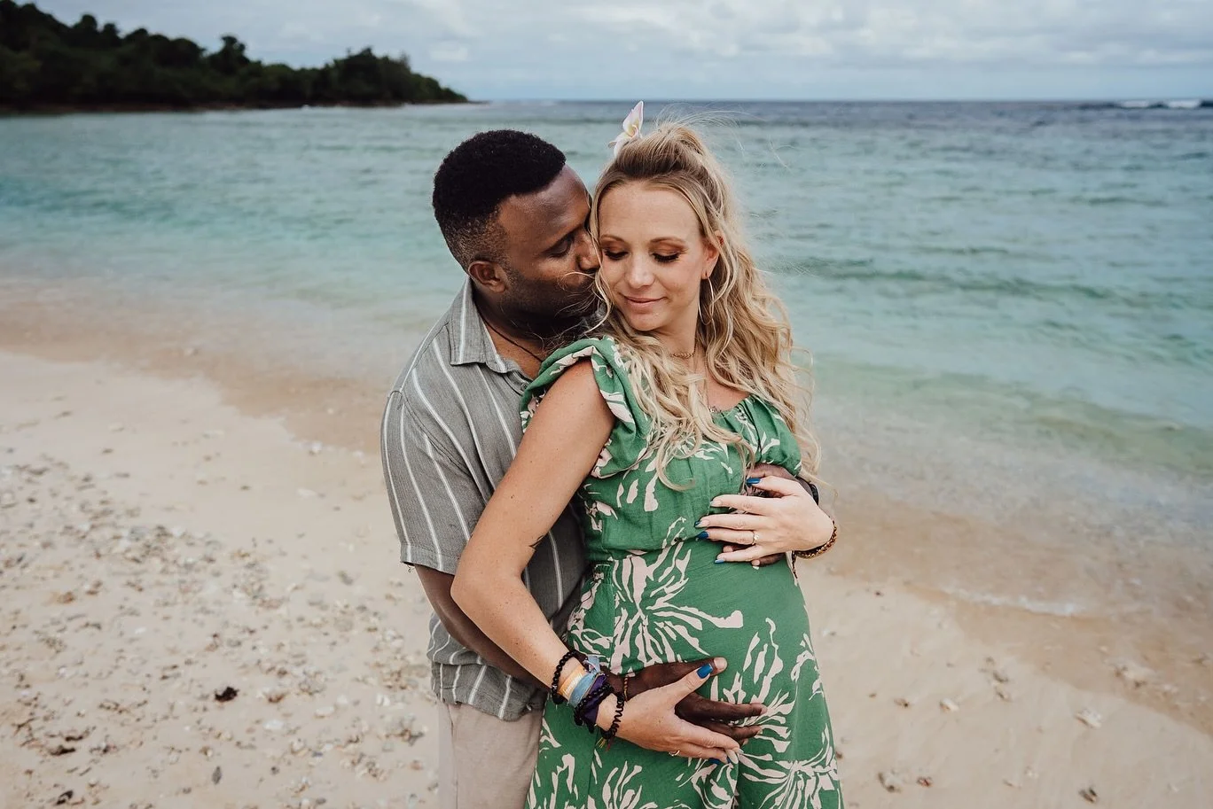 What a dream session that was ✨throwback from 2 days before Gabriel was born 🫶😍🤩
📍 Honeymoon Beach
.
.
.
.
.
.
.
#vanuatumoments #couplephotographer #couplephotography #honeymoonbeach #pregnancyphotography #vanuatucouplephotography #vanuatucouple