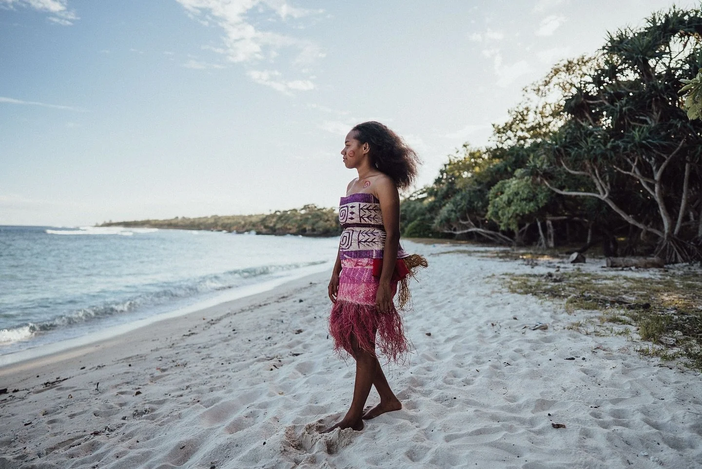Don&rsquo;t miss your chance to check out all the beautiful artworks at Fondation Bastien for &ldquo;wota i toktok&rdquo; exhibition organised by @sista_vanuatu ✨ it is on till Saturday 🌊 (check where Fondation Bastien is on google map - it&rsquo;s 
