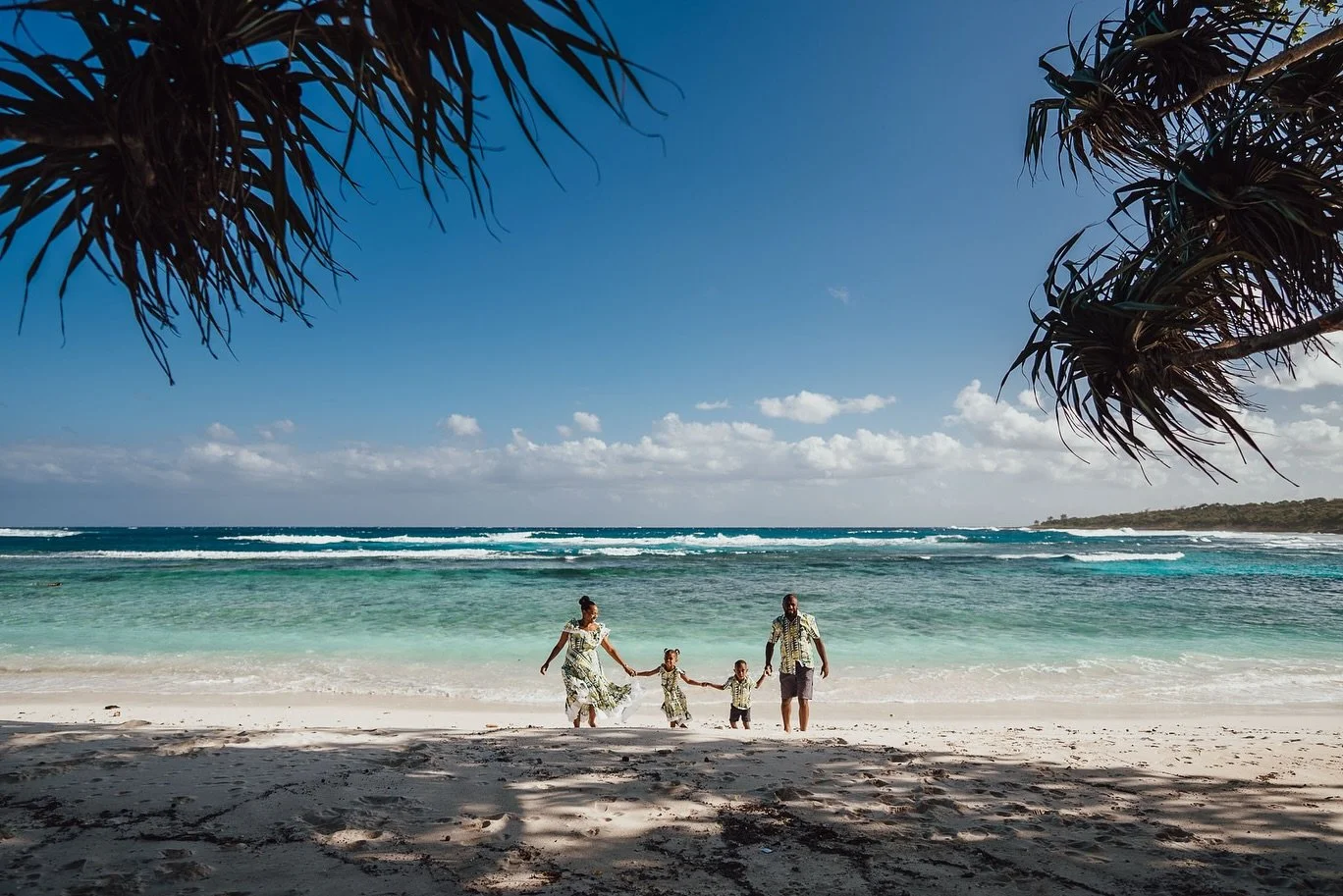 Just the most adorable pregnancy photoshoot at the iconic Honeymoon Beach 🌴 Blue waters, beautiful outfits, gorgeous smiles, we had it all 😍🤩✨🫶
.
.
.
.
.
.
.
.
#vanuatu #vanuatumoments #vanuatuphotographer #vanuatuphotography #vanuatufamilyphotog