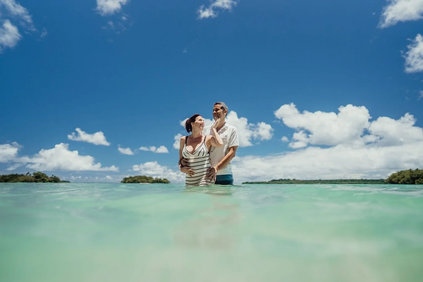 Well, excuse me ? How cute are these 2, getting ready to become a family? So happy for my dear friends and couldn&rsquo;t help but snap a few lovely pictures of them while we were staying at @matevululodge 
.
🧜&zwj;♀️📸 @aquatech_imagingsolutions 
.